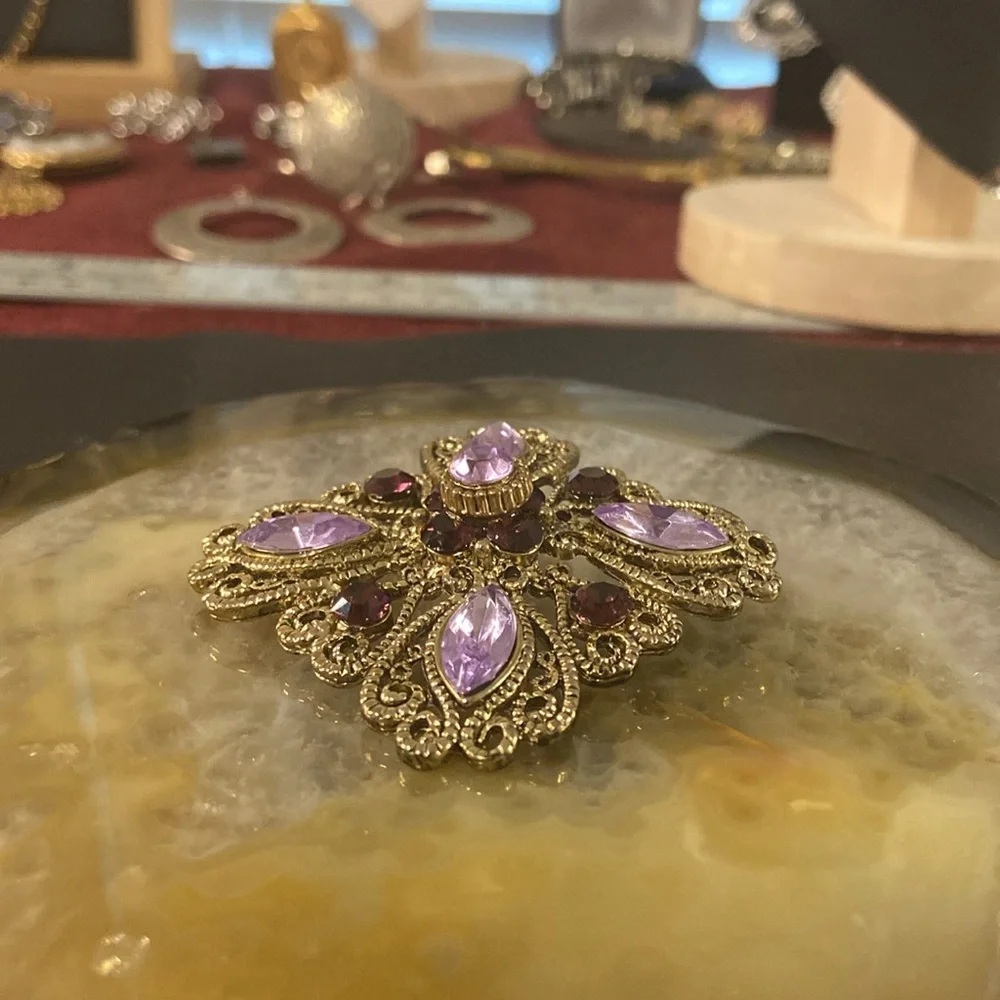 Xxsoldxx Silver tone Filigree brooch with faux purple & burgundy rhinestone - Picture 4 of 9